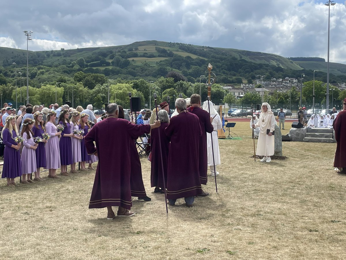 Am ddiwrnod penigamp yn #aberdâr heddiw yn croesawu’r @eisteddfod i #rhonddacynontaf

Diolch @GorseddCymru , diolch i’r holl wirfoddolwyr a diolch i bobl #cwmcynon am ddiwrnod wirioneddol arbennig ♥️🏴󠁧󠁢󠁷󠁬󠁳󠁿