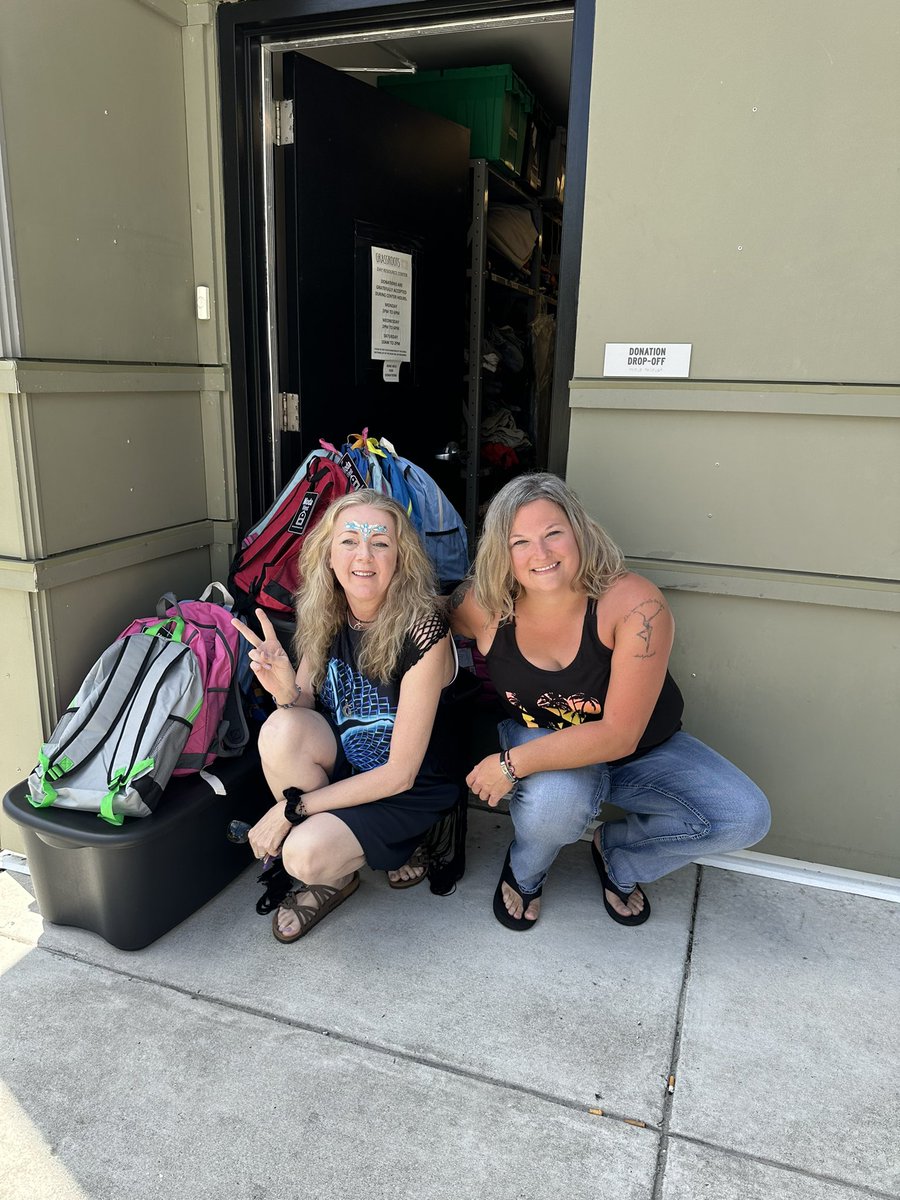 JamieAnnetteHe2's tweet photo. Today our group donated 24 backpacks, 27 fem hygiene kits, 36 snackpacks, and 41 firstaid kits. Value of our donations was approx $1000. Musicians are touted as heroes- Kathy at Grassroots in Jessup Maryland IS a heroine. Her dedication to the community is inspiring. #ifyougive https://t.co/EwgZ6SGmZp