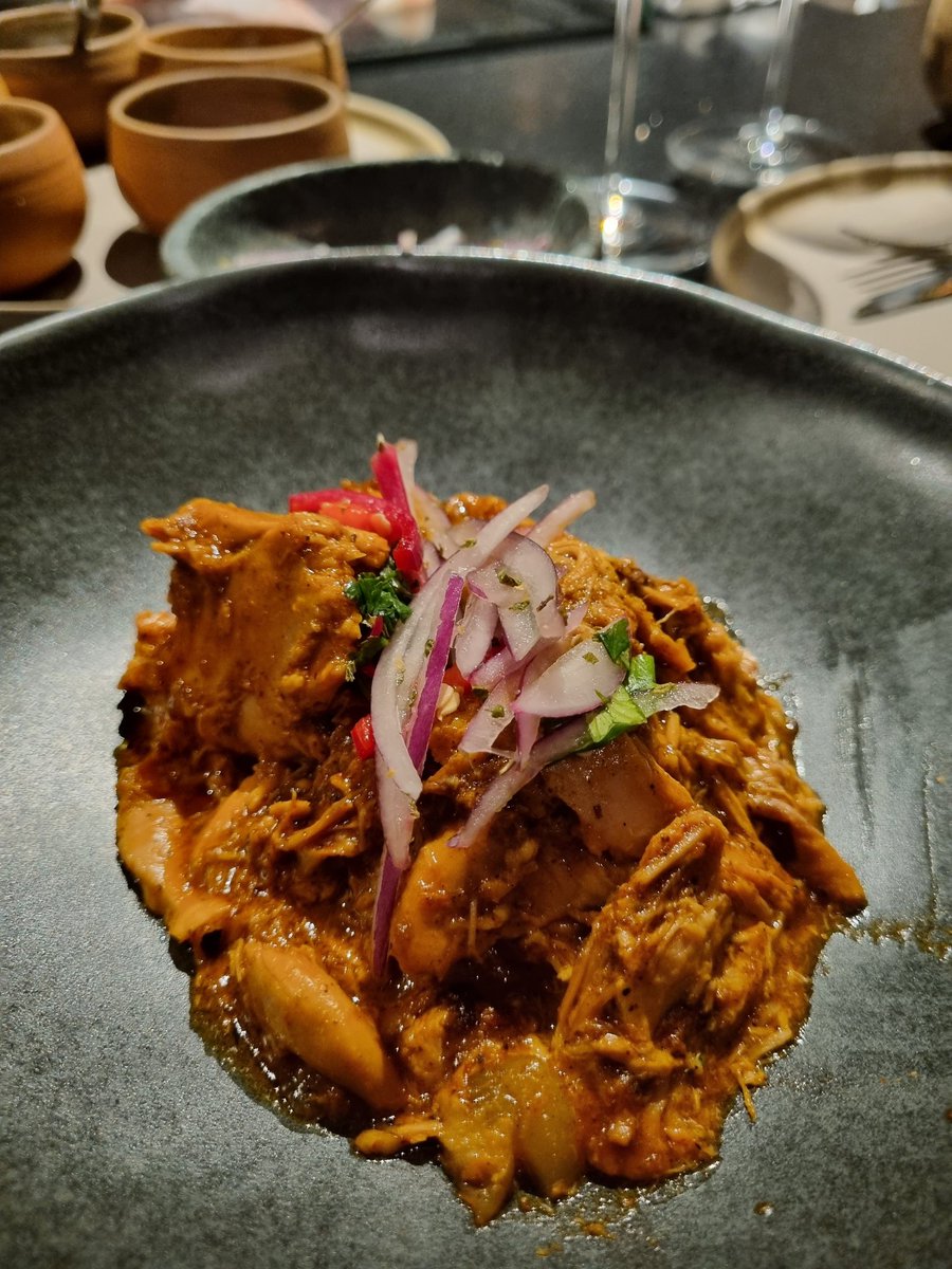 lorden68's tweet photo. Cochinita pibil en #ticui madre mía qué tacos tan ricos. https://t.co/727uztp859