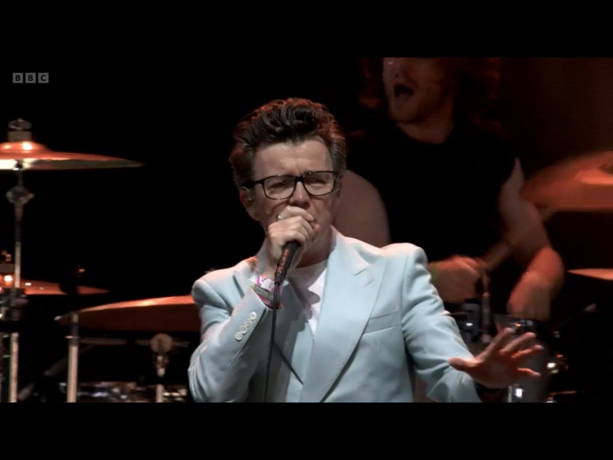 Slash is incredible.

The band is brilliant.

But…… this Guns N’Roses set would be so much better with Rick Astley on vocals. 👀

#Glastonbury #glastonbury2023 #Glastonbury23 #rickastley #glasto #pyramidstage #gunsnroses #slash #axelrose