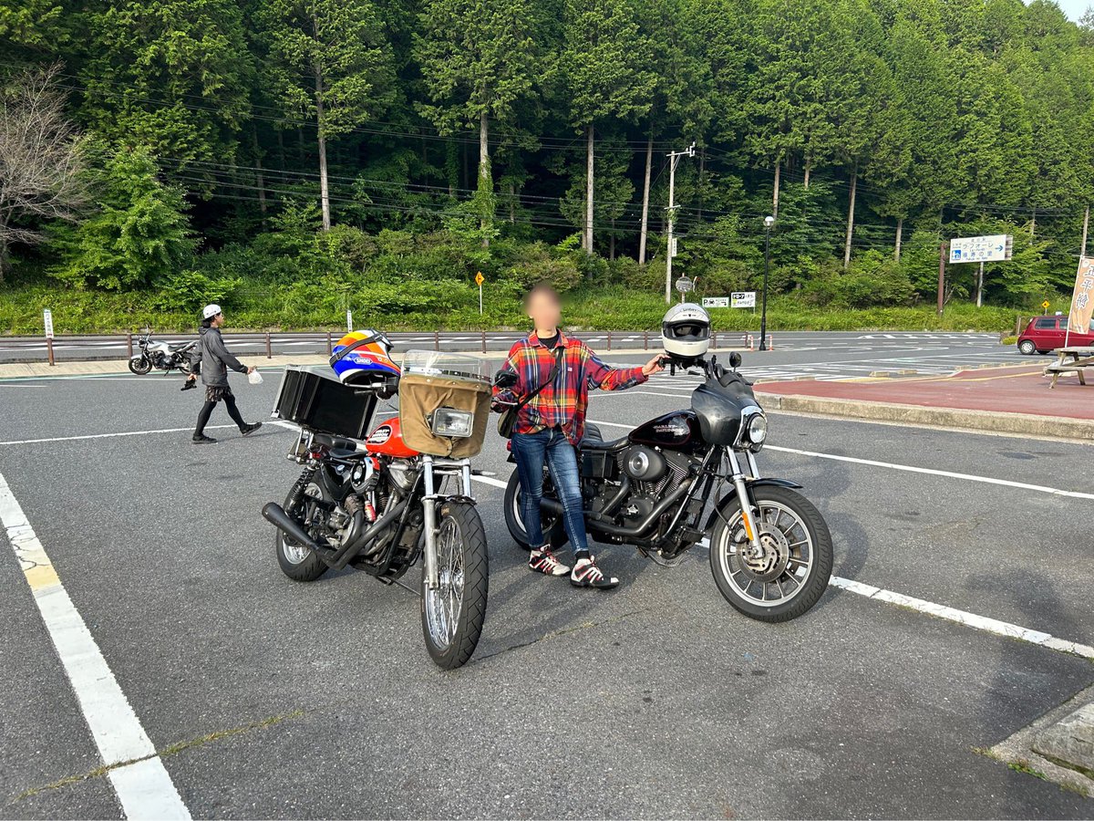 masatake252525's tweet photo. カミさんハーレーデビュー

かっこ良く乗れてるんでカメラを回すもブレブレ(TT)

#fxdxt
#ダイナ
#ハーレー
#xl1200s
#旭風防
#スポーツスター https://t.co/q66X16t8xf