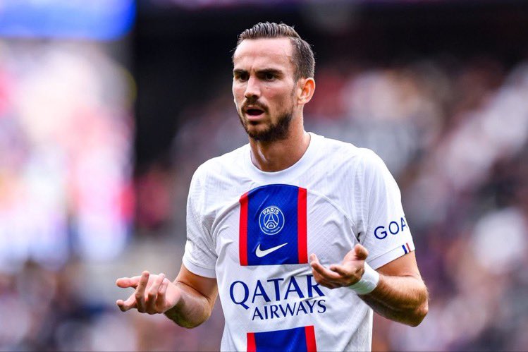 🚨 Fabian Ruiz n’entre plus dans les plans du #PSG ! ❌

Paris est disposé à accepter un prêt avec OA obligatoire.

Il aura un entretien spécial à la reprise, au même titre que les indésirables. Il pourrait donc intégrer le loft. 🇪🇸

🗞 @SportsZone__