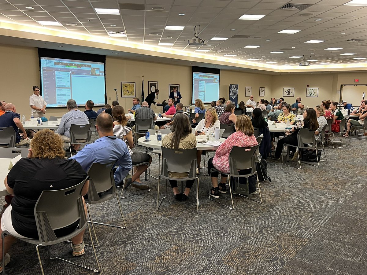 KCKCCPrez's tweet photo. Our pleasure to host this weekend’s  American Association of State Highway and Transportation Officials Leadership Institute with leaders in the transportation industry from multiple states across the country at @KansasCityKSCC.  @Orange_EV #workforce #infrastructure https://t.co/86ZmLNTuKe