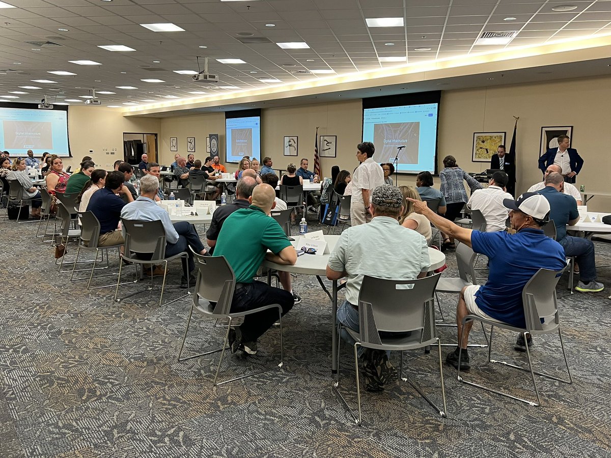 Our pleasure to host this weekend’s  American Association of State Highway and Transportation Officials Leadership Institute with leaders in the transportation industry from multiple states across the country at <a href="/KansasCityKSCC/">KCKCC</a>.  <a href="/Orange_EV/">Orange EV Pure Electric Terminal Trucks</a> #workforce #infrastructure