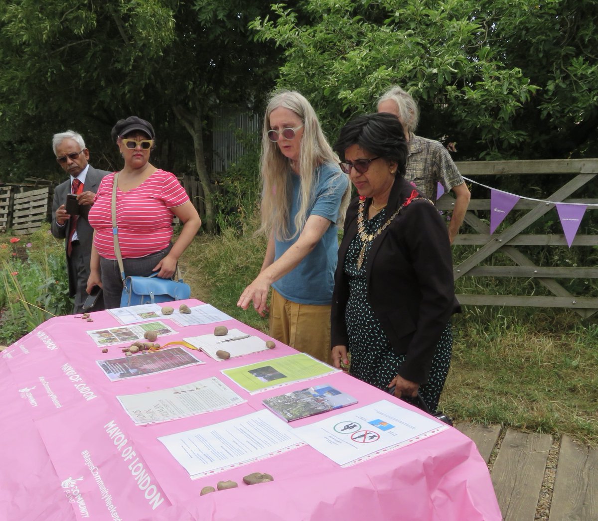 @mayorofbarnet attending our @MayorofLondon #Mayorscommunityweekend @TNLComFund Eco Celebration event today, it was an honour to have her attend, she showed a keen interest in our activities, and appreciation of our lovely site🙏