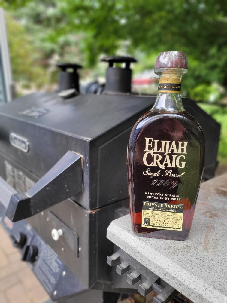 Savoring the bold flavors of Elijah Craig. What's your bold choice for the night? 

#filmwhiskey #WhiskeyReview #WhiskeyAged #ElijahCraig #WhiskeyLovers #WhiskeyTaste #WhiskeyExperience #WhiskeyRecommendations #WhiskeyAfficionado #WhiskeySpecial