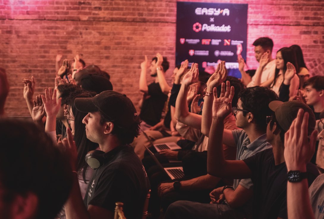 EasyA 🤳📱 tweet media