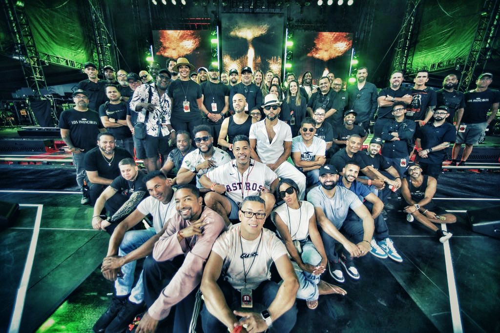 OfficialAlvinM's tweet photo. Formula Vol. 3 crew. 
Ready for the tour. 
😎🤙🌎🎶
#alvinmedina
#romeosantos
#crew
#fv3
#worldtour
#band
#techs
#onstage
#concerts https://t.co/nFfkL4dLmp