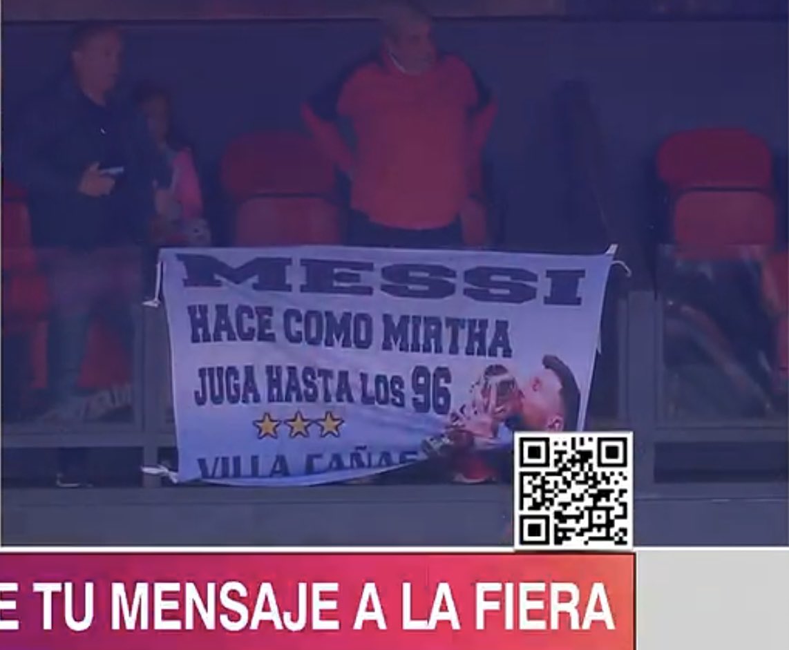 sudanalytics_'s tweet photo. “Messi hacé como Mirtha, jugá hasta los 96”, dice una bandera en el Coloso. 😅🇦🇷 https://t.co/vy0twk8xWY