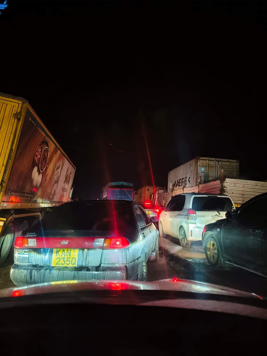 Safari Rally and traffic chaos ALWAYS go together! It's after MIDNIGHT I'm still stuck somewhere near the weighbridge area past Gilgil. 

The Kenya Police is the most USELESS department in the country!

#SafariRallyKenya #WRC #seanknows