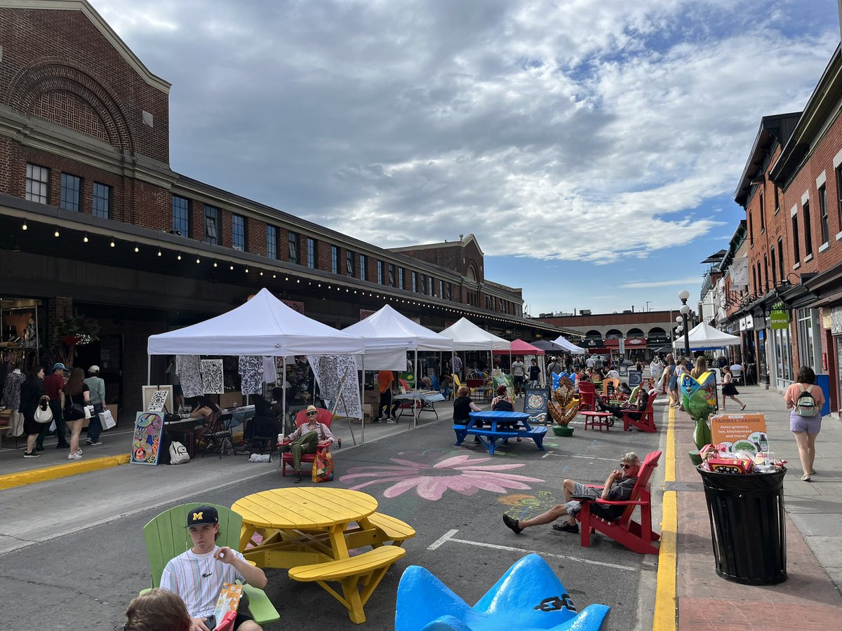 People love the pedestrianized parts of the ByWard Market in Ottawa.

Patios, performances, markets, seating, decor, shops, and so much more creating a great placemaking scene.

More of the market should be like this!