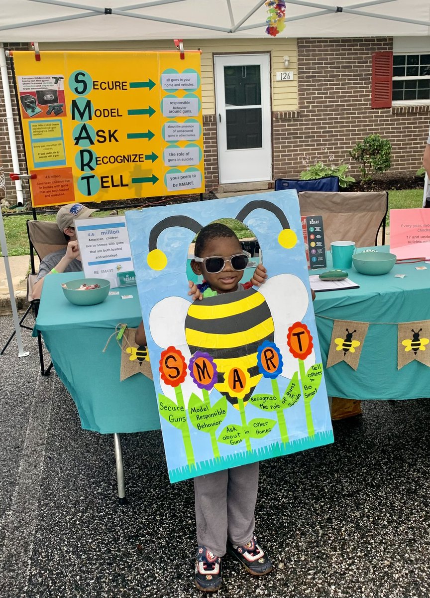 A little rain doesn’t stop Harford County, MD @MomsDemand volunteers from spreading the #BeSmart message at the @HDGHA Summer Jam!