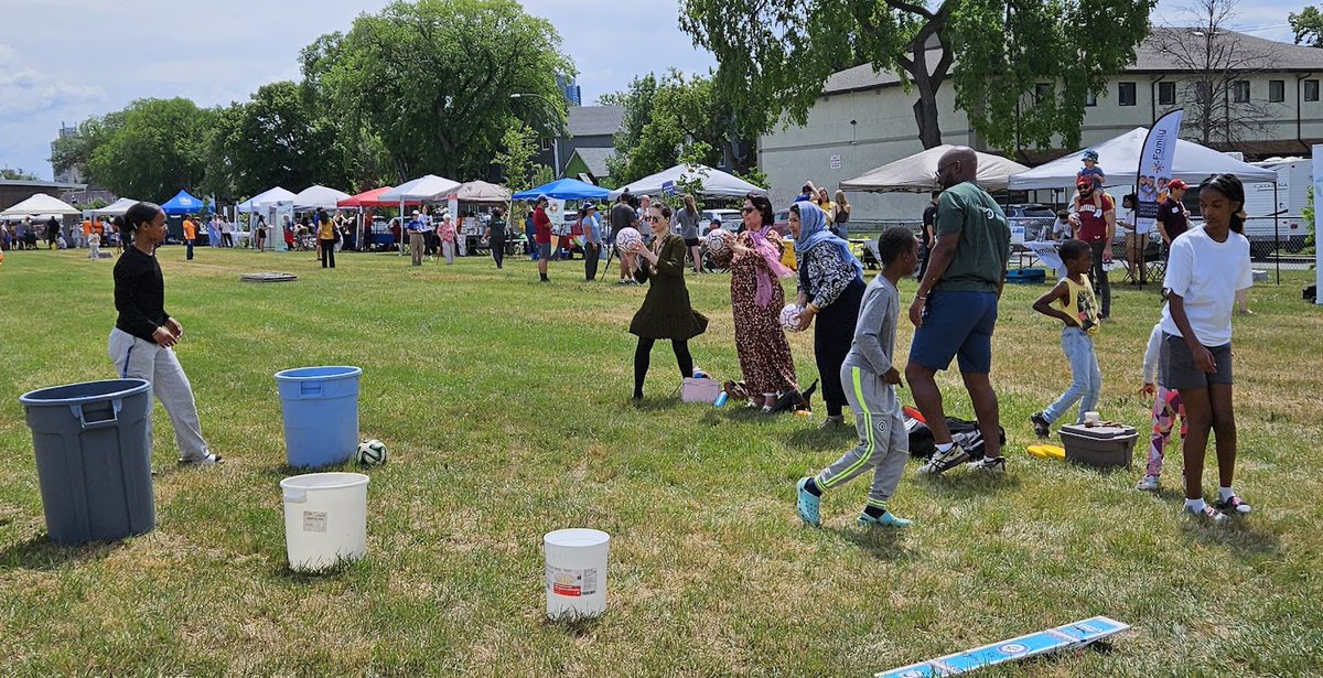 Wrapping up <a href="/IPWinnipeg/">Immigration Partnership Winnipeg</a> <a href="/spcw1919/">Social Planning Wpg.</a> #CommunityChallenge <a href="/ParticipACTION/">participaction</a> with soccer, throwing, catching &amp; Hula hopping, #Winnipeg Many newcomers active today with <a href="/2bbetterpeople/">Shelley Harms</a> <a href="/RichSylvester/">Richard Sylvester</a>