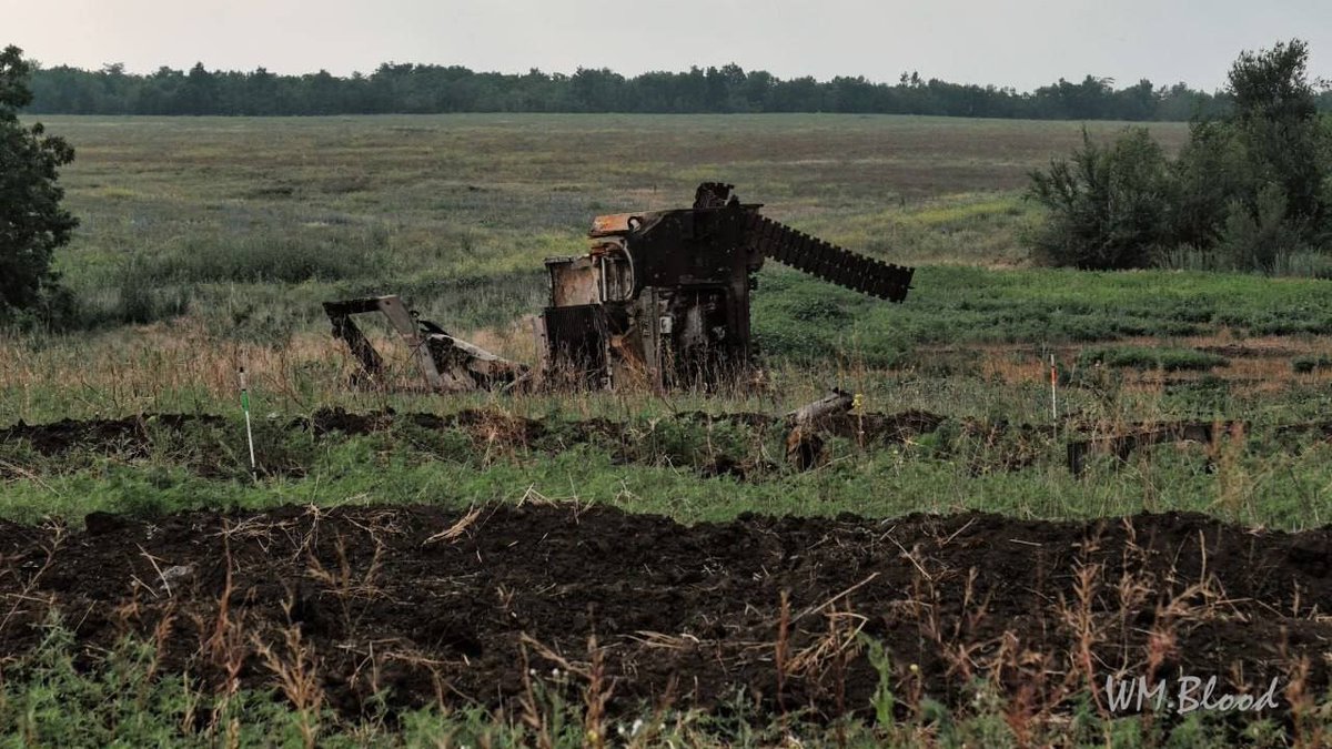 Back to Reality for #UkraineNAzi supporters.

Destroyed column of #Leopard2A6 , #Bradley and other US and #NATO equipment near #Orikhiv on the #Zaporozhye front

#NATORUSSIAWAR