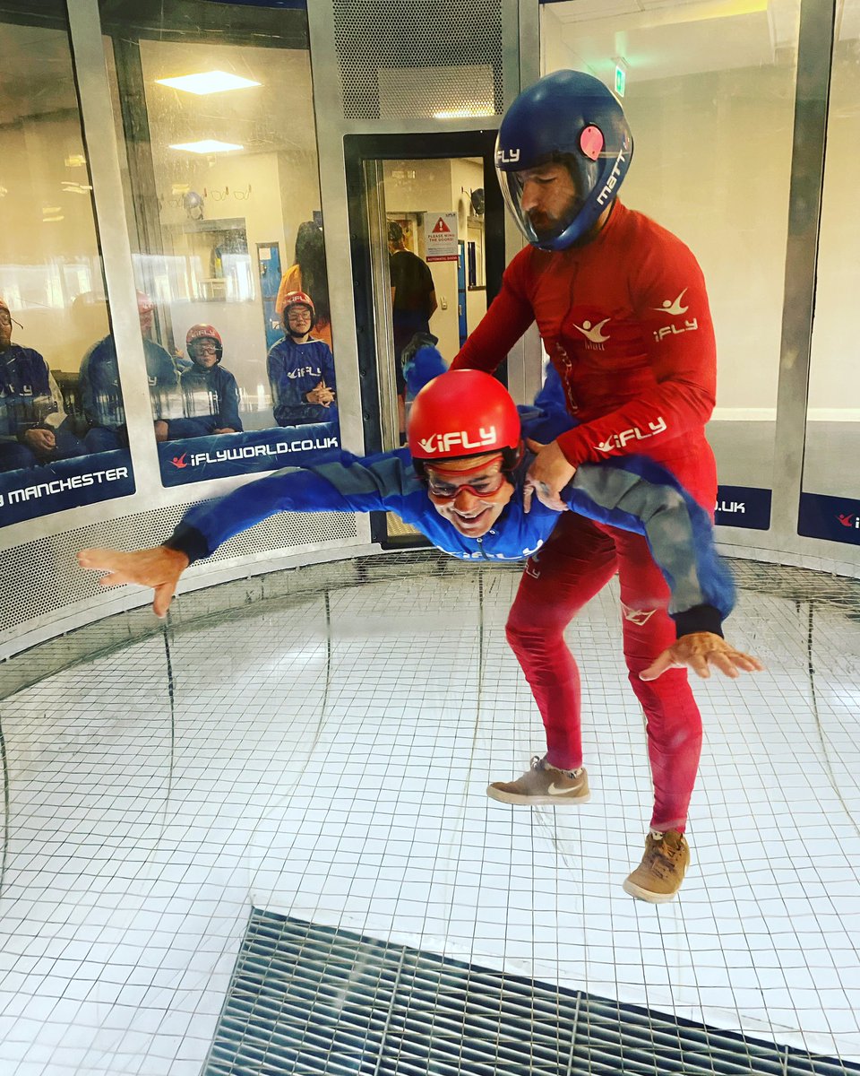 LoobyDooby22's tweet image. Not bad for a 70th birthday presi 🪂🪂
#iFly #indoorskydive 🎉🎉7️⃣0️⃣