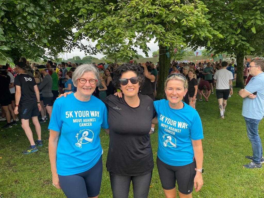 Thanks to @ClaireHanna who took time out of her busy schedule at @ormeauparkrun today to run with me & continue our discussions on @METUPUKorg's work on Data, Drugs Access & Clinical Trials for MCB patients. And also supporting @5kYWBelfast. #busylivingwithmets #exerciseoncology