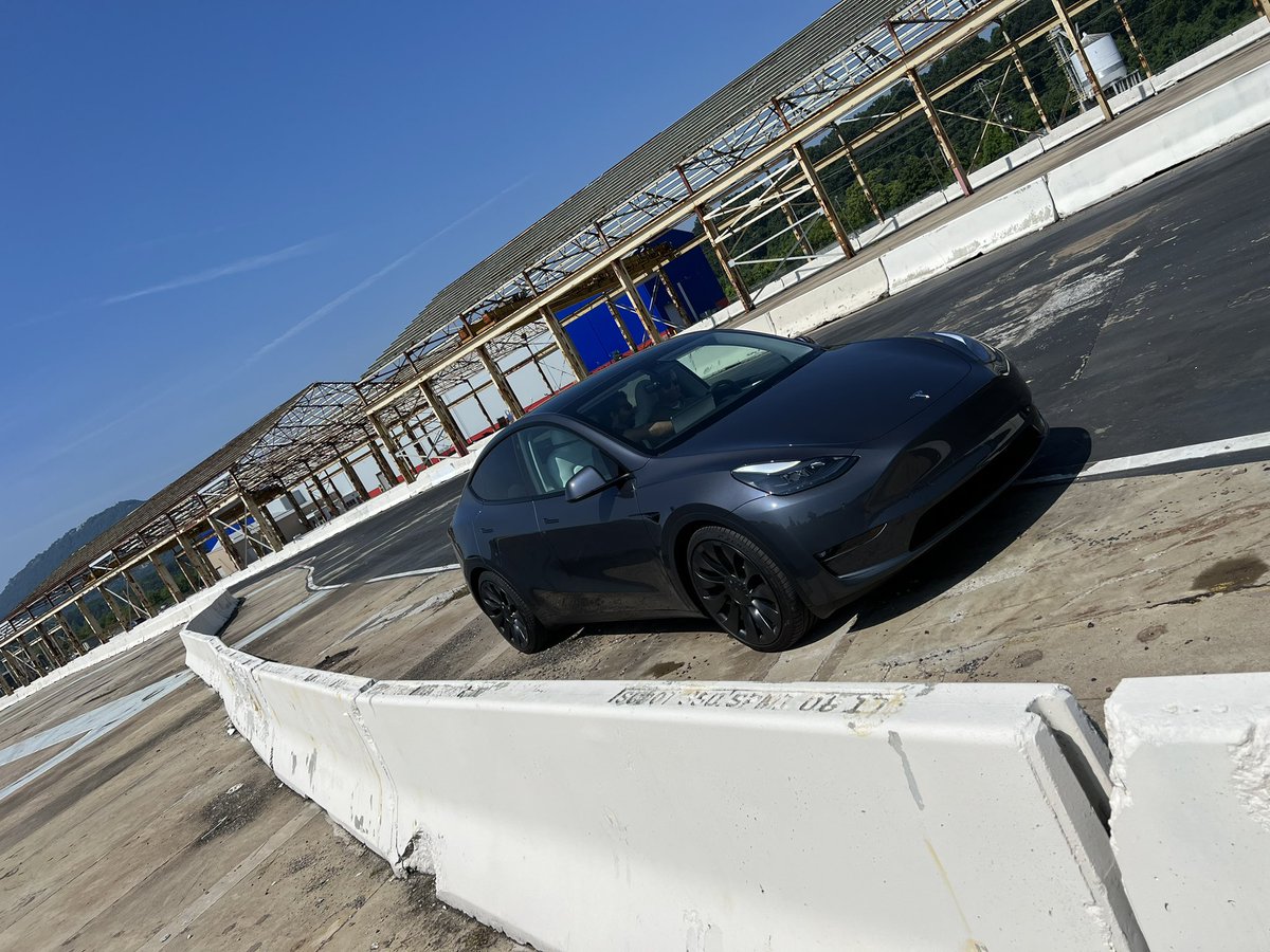 texasjoe26's tweet photo. Thanks @thecompanylab for a great day of electric vehicle Q&A and Test Drives! #thecompanylab #Chattanooga #evtestdrive https://t.co/Xj0uuW5UKw