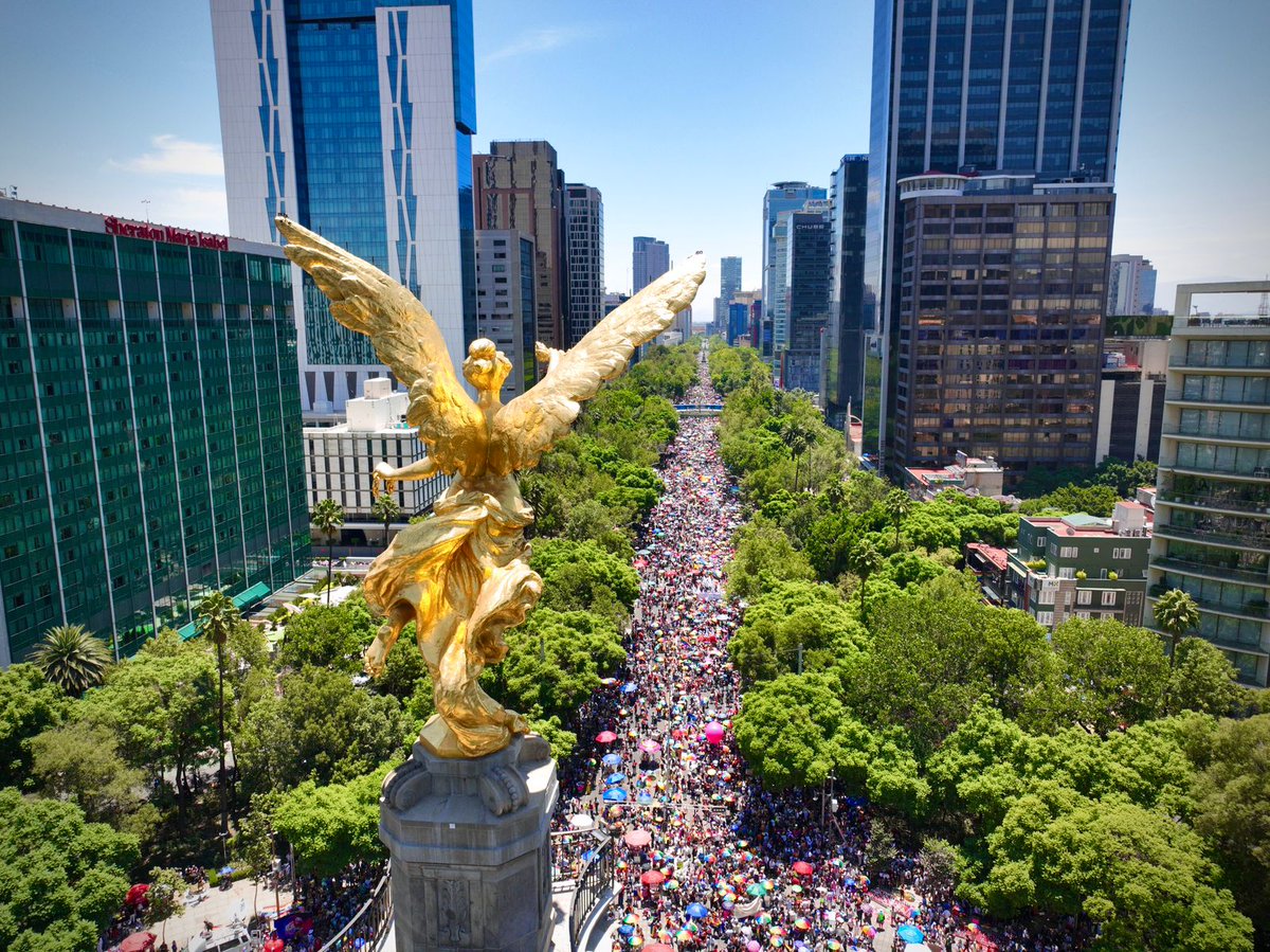 Ahora mismo la marcha LGBT en Ciudad de México 🇲🇽🏳️‍🌈