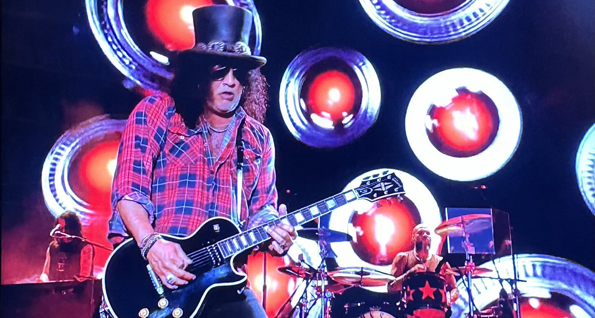 #GunsNRoses Slash is still a sensational guitarist!