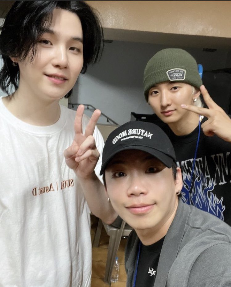 [#SugaHQ_Update] auspicious_ryud Instagram update with SUGA “Thank you for inviting me to your concert hyungnim! I won't be (as successful) as you but I will make strong minded artists 😍😍 I watched (the concert) well!! I gained a lot of inspriation with Kihoon!!! Thank you