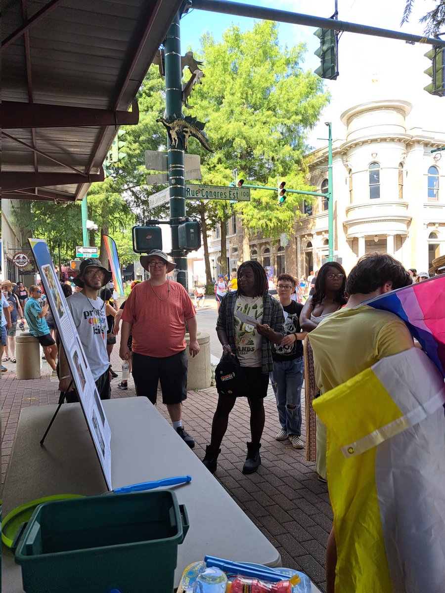 I felt joy at seeing people take pictures of the poster about LGBTQIA+ scientists or info about the affiliate groups like @PrideinSTEM, @OuttoInnovate, or @OUTinSTEM that I put on it. This was exactly what I hoped the poster could achieve & made me thankful for doing this.