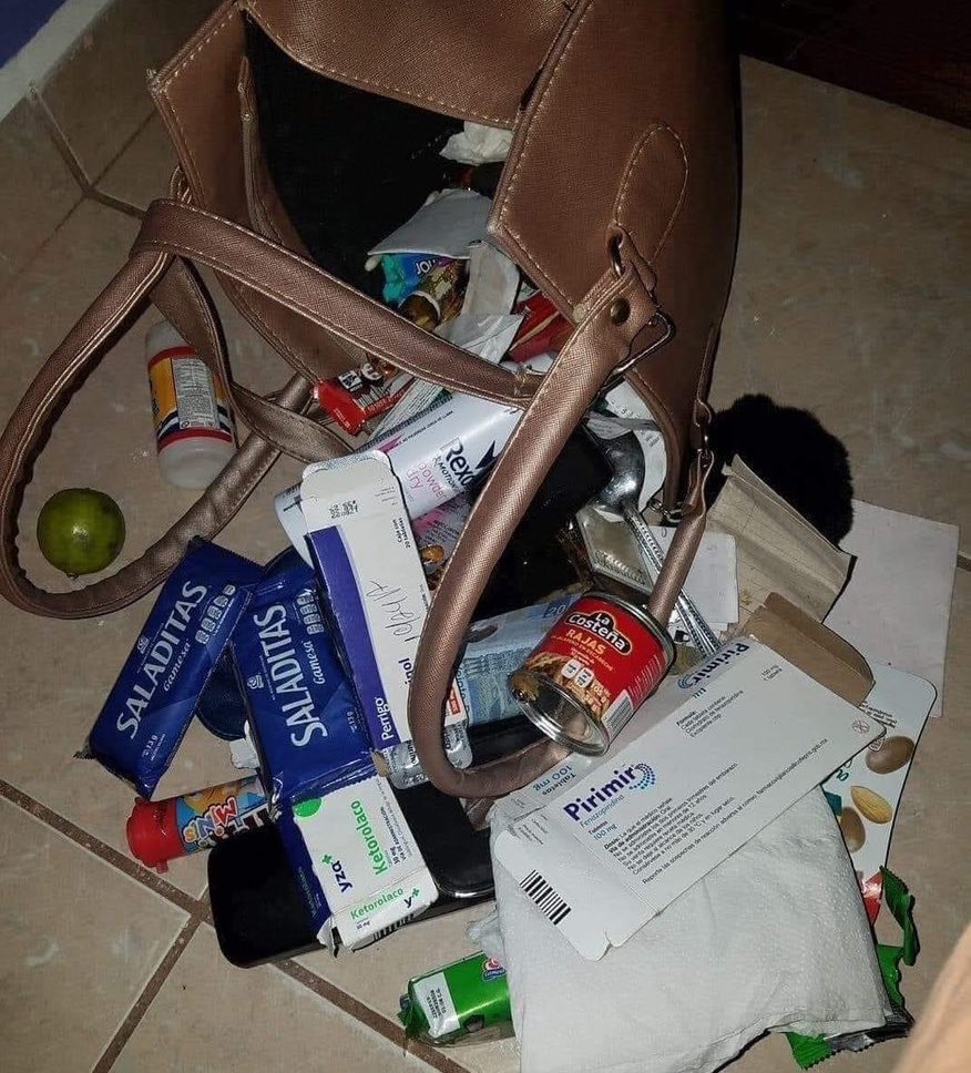 Guarromantico_'s tweet photo. — Amiga se te cayó tu... KHEEE? https://t.co/Ur8ctpbde9