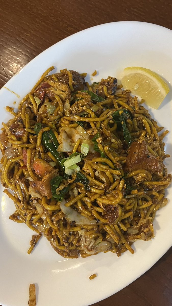 Siddiq_Jay's tweet image. Lepak Mamak &amp;amp; Library #mbrlibrary #mamakeatery