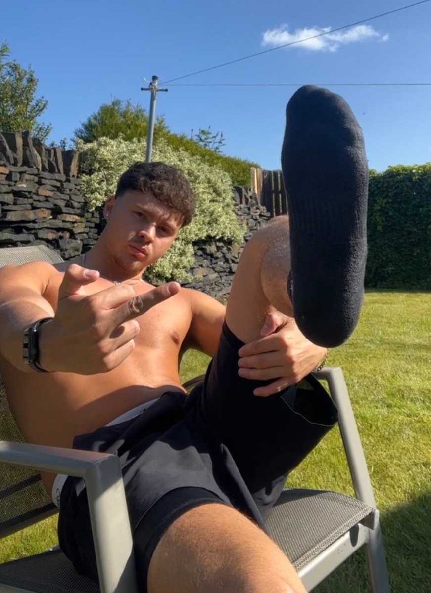 AlphaMaleWorld1's tweet photo. The look @MasterJJ01 gives you when it's time to kneel and serve 🙇🏻‍♂️😏 https://t.co/VJZOkHOs9Q