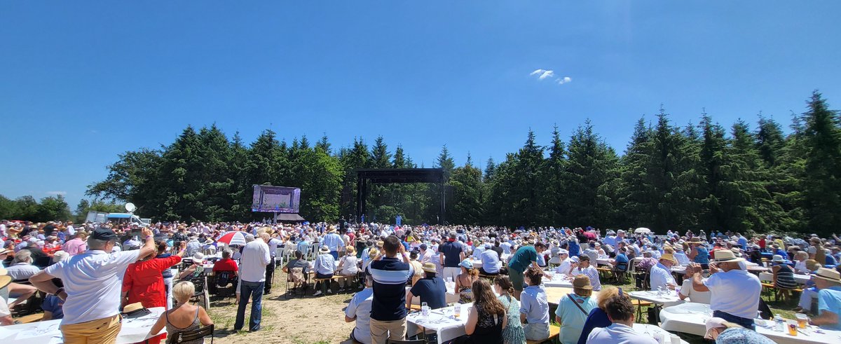 🌿 2500 Reconquérants servis à table se sont réunis aujourd'hui dans cette journée des plus grandes, splendides, radieuses et inspirantes  emplie d'amour, de bien-être à l'image de la France que nous adorons🇨🇵

La sécurité des plus efficaces a refoulé un car d'antifas. La CGT…