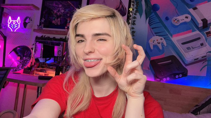 hey, let me sniff your armpits? lemme catch a whiff???? https://t.co/zGsJ9fSduG