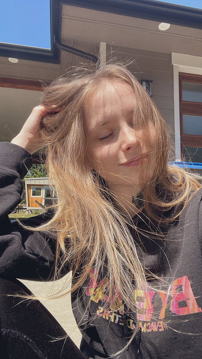 I am just loving the sun right now☀️