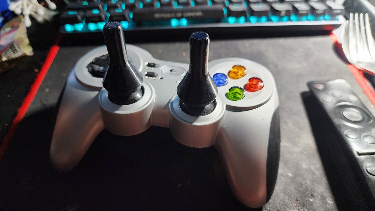 MattMarr_'s tweet photo. @Logitech I have one of the prototype controllers in my possession. For sale if anyone is interested... https://t.co/YqXXXhBNSv