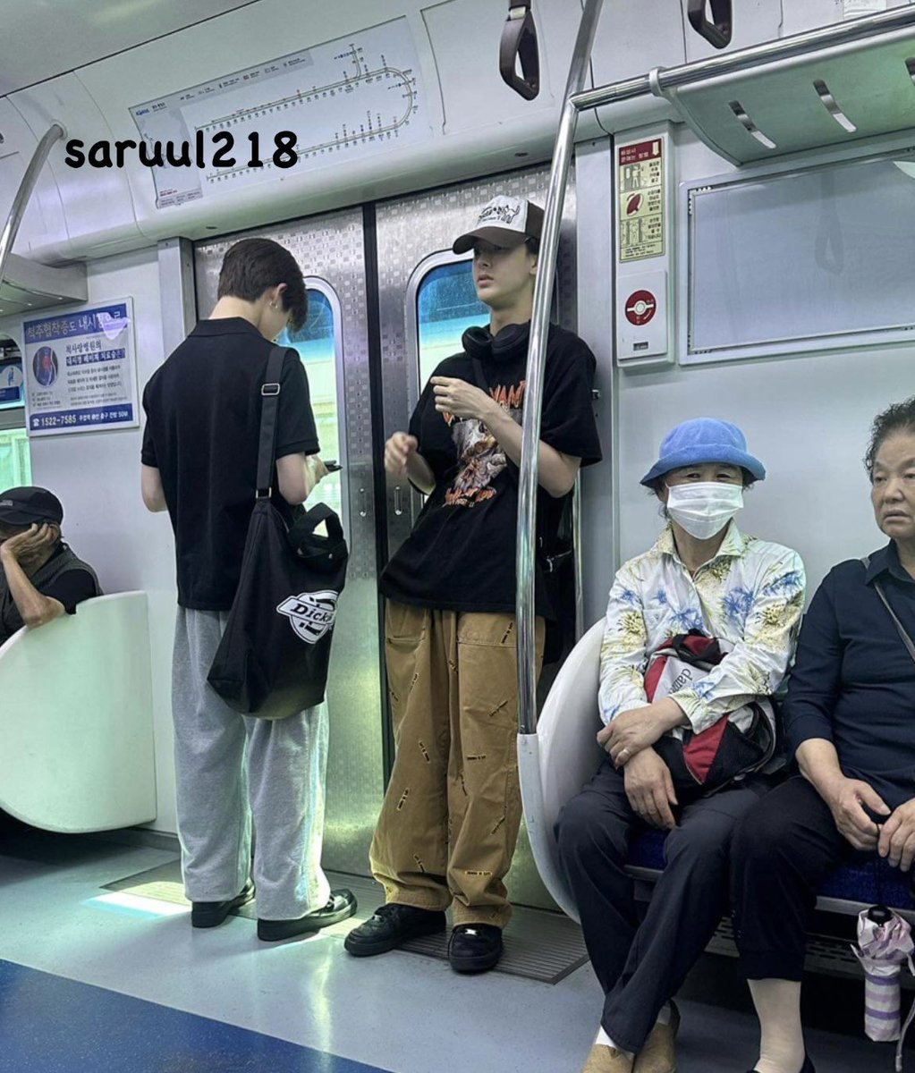 saruul218's tweet photo. my friend saw JJ today in Seoul 🥹 
hope he's doing well 🐻🫶🏻

 #TraineeA #JJ #트레이니에이 #제이제이 https://t.co/WOGcv12Cmc