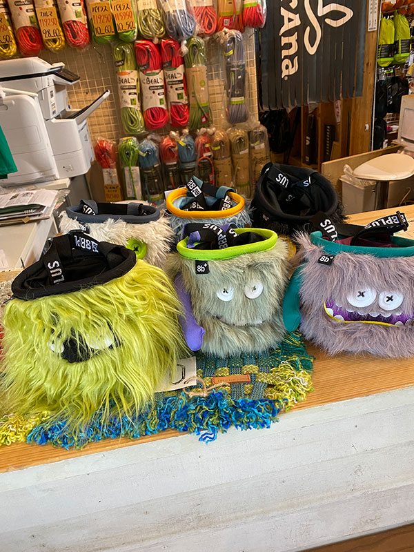 EdgeandSofa's tweet photo. あの愛おしいチョークバッグが数年ぶりに帰ってきた！
NEWキャラクターも登場。やばい！めちゃ可愛いですよ〜。
https://t.co/v5gB465QTv
#8bplus
#エイトビープラス https://t.co/6twdRjuSaa