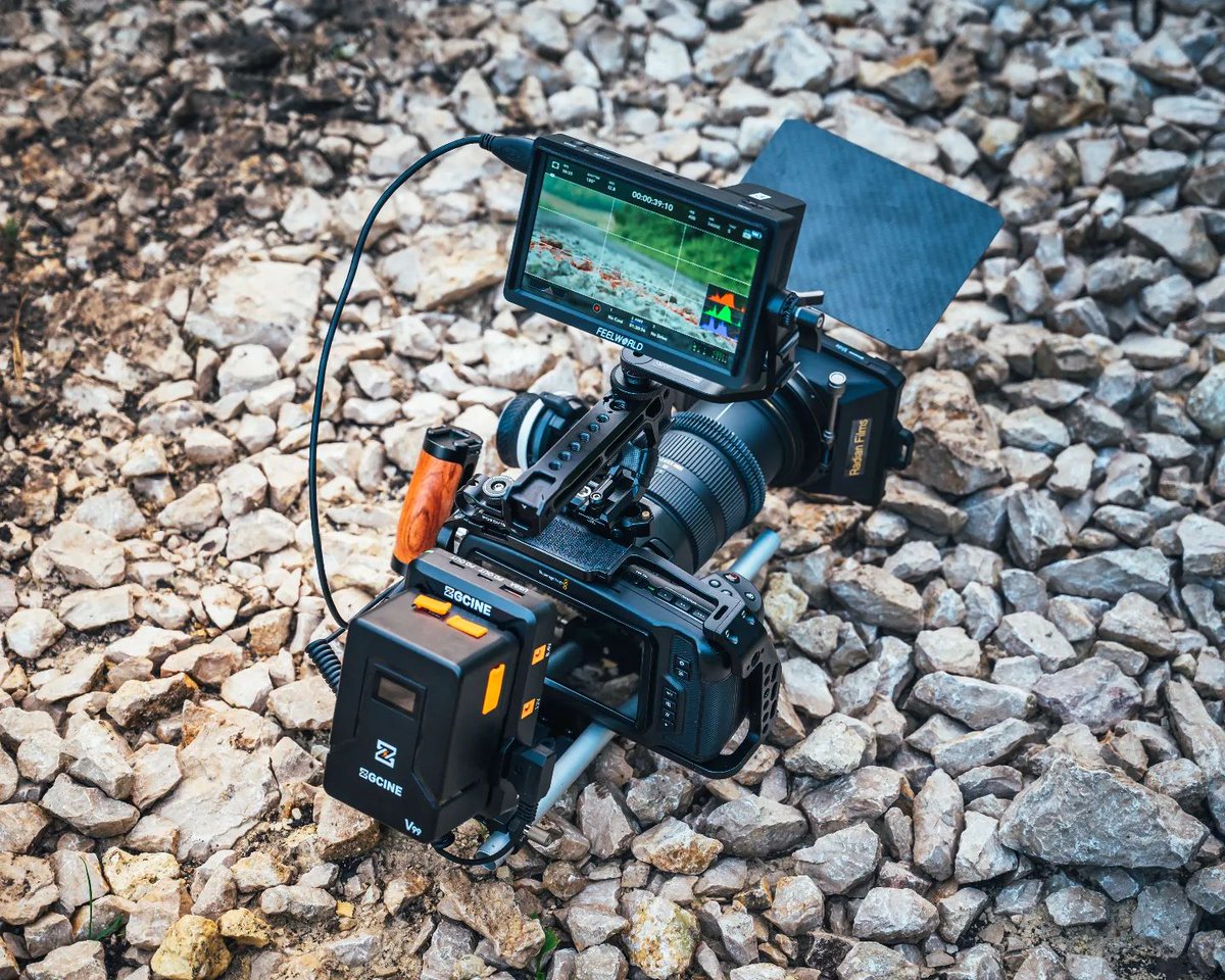 ZGCINE_Global's tweet photo. ZGCINE V99 and VM-VP1 V-Plate.
Freely meet your different shooting needs at any time,go and enjoy now!
#zgcine #zgcinevmount #zgcinebattery #vmountbattery #vmountbatteryplate #vlockbattery #camerabattery #cinebattery #vmountbatteries #camerasetup #filmmaker #filmmaking #bmpcc6k https://t.co/uSsVgfgL1j