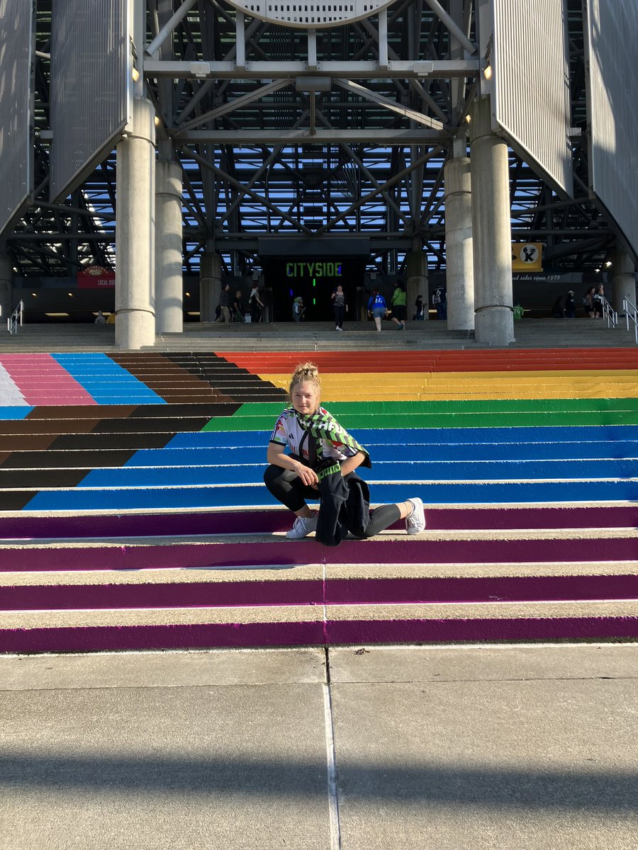 UpperLeftJeff's tweet photo. @SoundersFC ready to cheer on our Sounders! #Sounders #SoundersMatchday https://t.co/AVi6Uz0Gvr