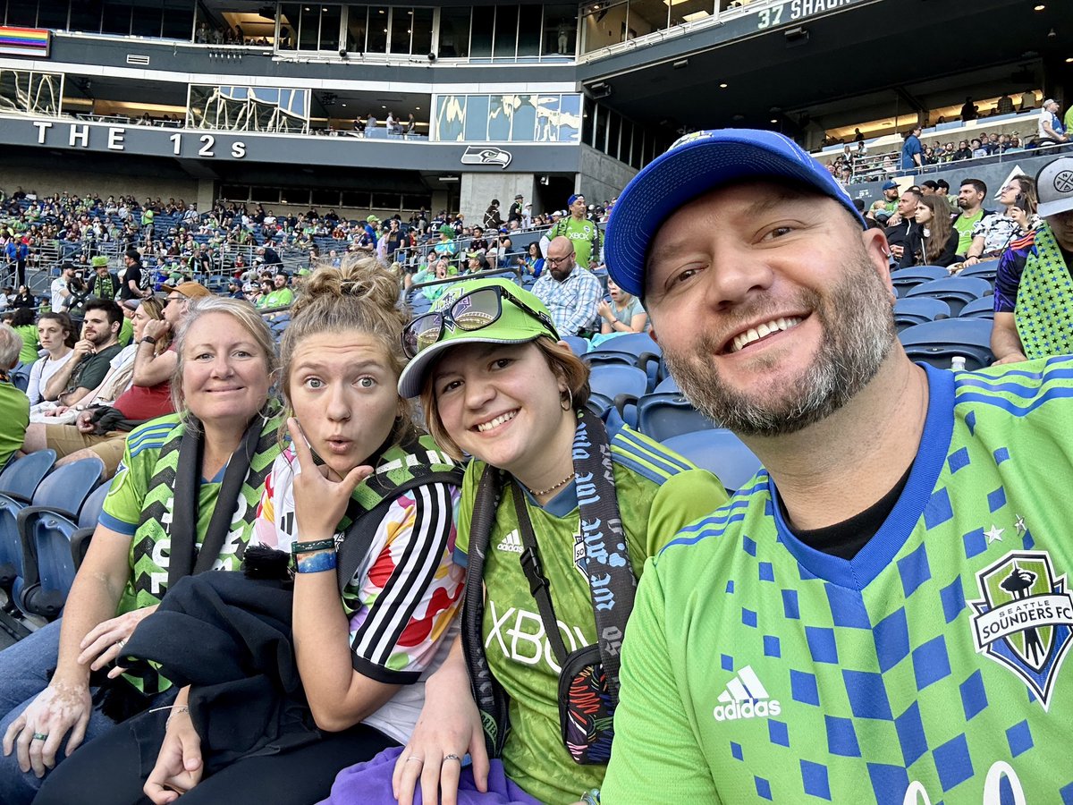 UpperLeftJeff's tweet photo. @SoundersFC ready to cheer on our Sounders! #Sounders #SoundersMatchday https://t.co/AVi6Uz0Gvr