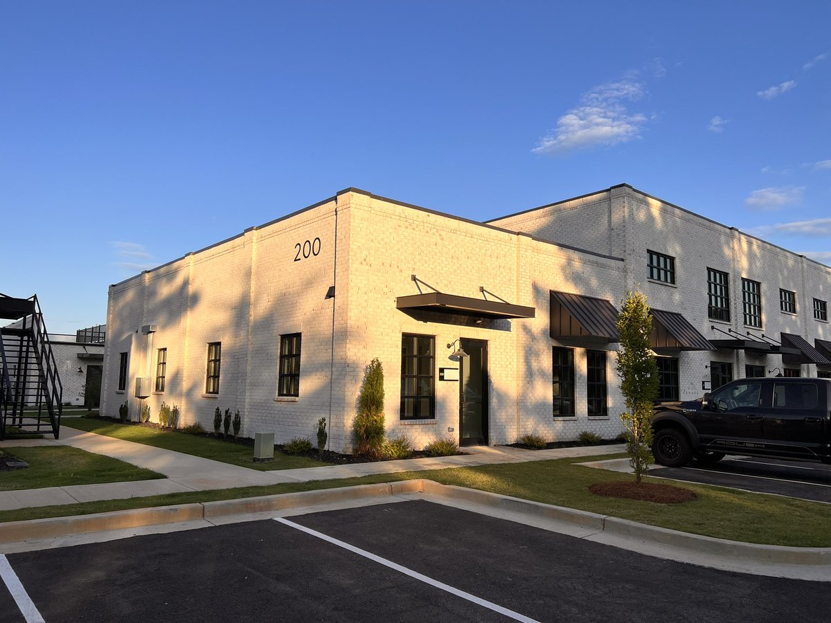fordstokes's tweet photo. I bought my first Commercial building for @activewealthm I’m so glad to stop leasing office space! #ActiveWealthShow #FinancialFreedom #BusinessOwner https://t.co/rJRVAtxAtg