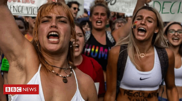 bbcbrasil's tweet photo. Mulheres estão ficando mais 'bravas'? O que mostram 10 anos de pesquisa #ArquivoBBC
https://t.co/MdGBuzRSSI https://t.co/ks00jdKDpm