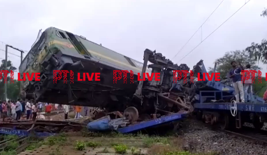 Two goods trains collided with each other near West Bengal's Bankura in the wee hours of Sunday, resulting in the derailment of several boggies. The incident happened at Onda station. More details are awaited.