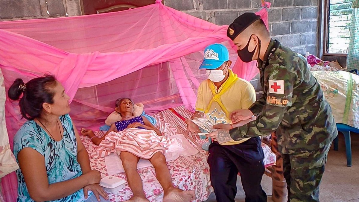 army2pr's tweet photo. ป.3 พัน.3 จัดกำลังพล ลงพื้นที่เข้าช่วยเหลือประชาชนที่ประสบวาตภัย ณ บ.หนองโบสถ์ และ บ.หนองโบสถ์พัฒนา ต.โคกกระชาย อ.ครบุรี จ.นครราชสีมา ทั้งนี้หน่วยจะติดตาม ประสานงานกับส่วนราชการที่เกี่ยวข้องในการให้ความช่วยเหลือประชาชนต่อไป
#ทหารพระราชาดูแลประชา https://t.co/ET5KPR6mUH