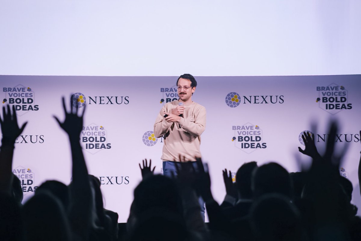 What an amazing closing lineup!! M1 and Umi had the crowd on their feet as with an artistic invocation of nostalgic Hip-Hop songs, followed by Yoel Chlimper, who told us about which Latin American companies our Planet would invest in. #WeAreNEXUS