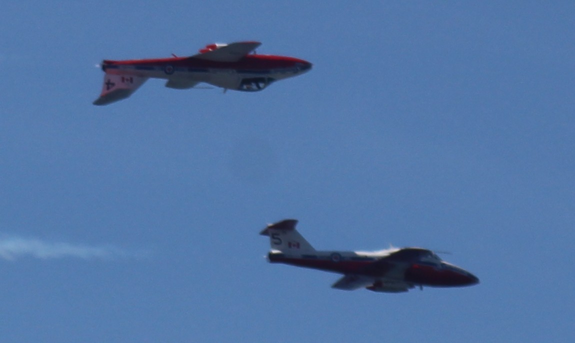 QECrews's tweet photo. @CFSnowbirds @TownofCBS Here's @cfsnowbirds #4 and #8 inverted! https://t.co/JlLjP62ZpB