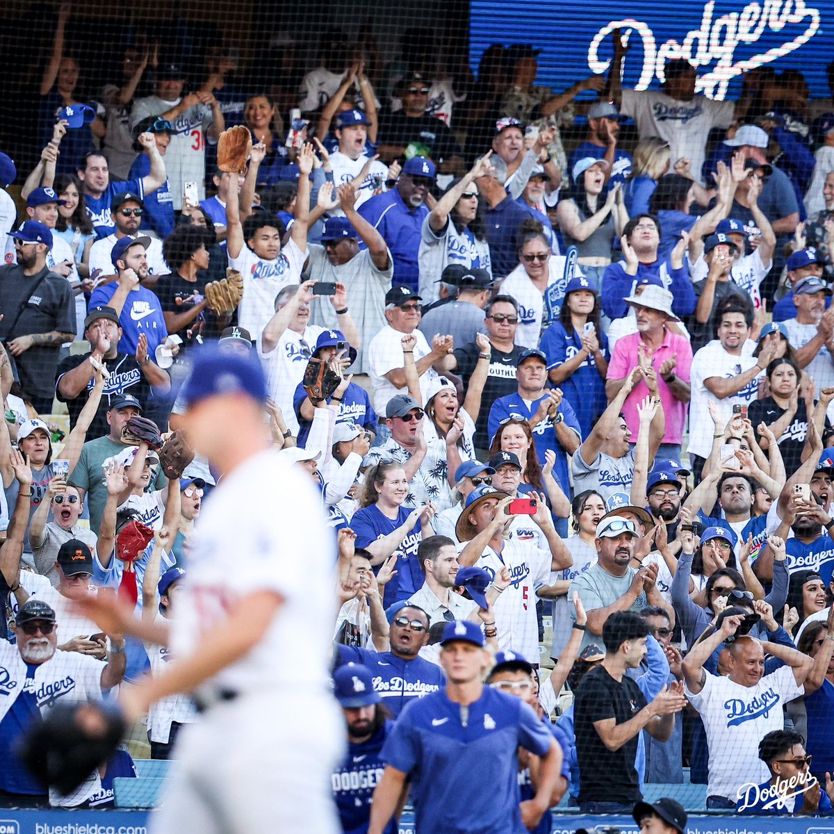 Dodgers's tweet photo. Best fans in baseball. https://t.co/JZWCtrGcxS