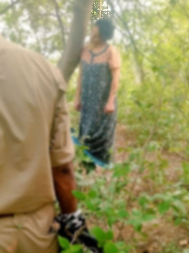 ambedkariteIND's tweet photo. Another Terrible incident happened in Ayodhya, In village Baura Baba under police station Maharajganj, A Dalit girl Pooja has committed suicide, says police

But a few days ago, accused Sonu Pandey made a video clip of Dalit girl raping and repeatedly forced Pooja to have physical relations. On Pooja's refusal, Sonu Pandey kept telling the video to go viral on social media.

Relatives say that Sonu Pandey and his friends gang-raped her, then killed her and hanged her body from a tree.

https://t.co/ajXyQWbCzo