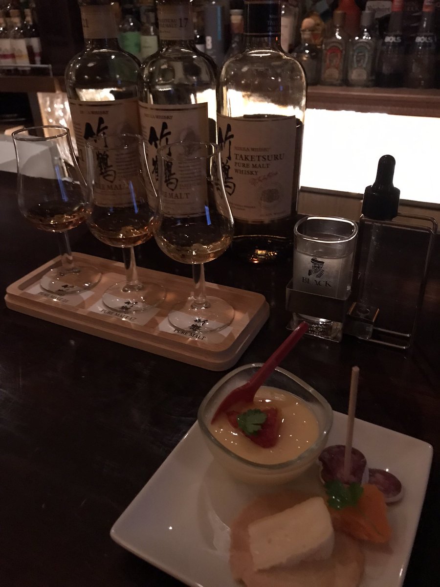 waintaro's tweet photo. 小樽3日目は、バーハッタさんへ♪
竹鶴試飲セット、
続いて、スーパーニッカの原酒!
素敵なバーでした。
#BARHATTA https://t.co/EiI42elmio