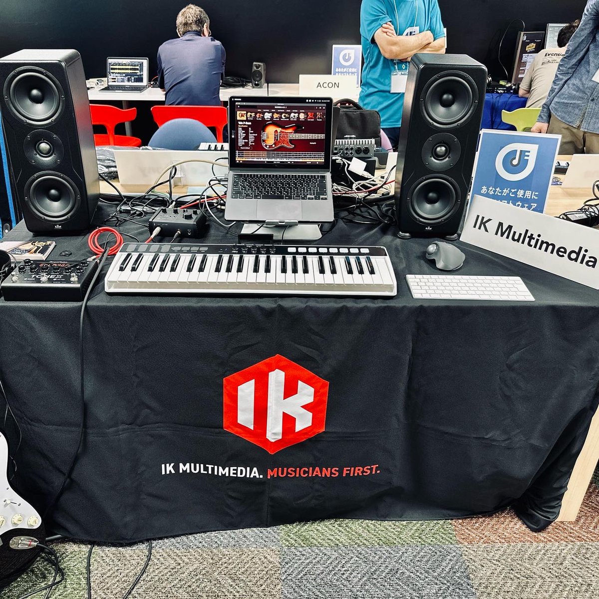 ikmultimedia_jp's tweet photo. #IMSTAFESTA #IMSTAFESTATOKYO
#iLoudPrecision #AXEIOONE #iRigKeysIO #AmpliTube #TONEX #MODOBASS #MODODRUM #TRackS #MixBox #SampleTank4 #Syntronik #SampleTron #LurssenMasteringConsole https://t.co/mCGnAjk45B