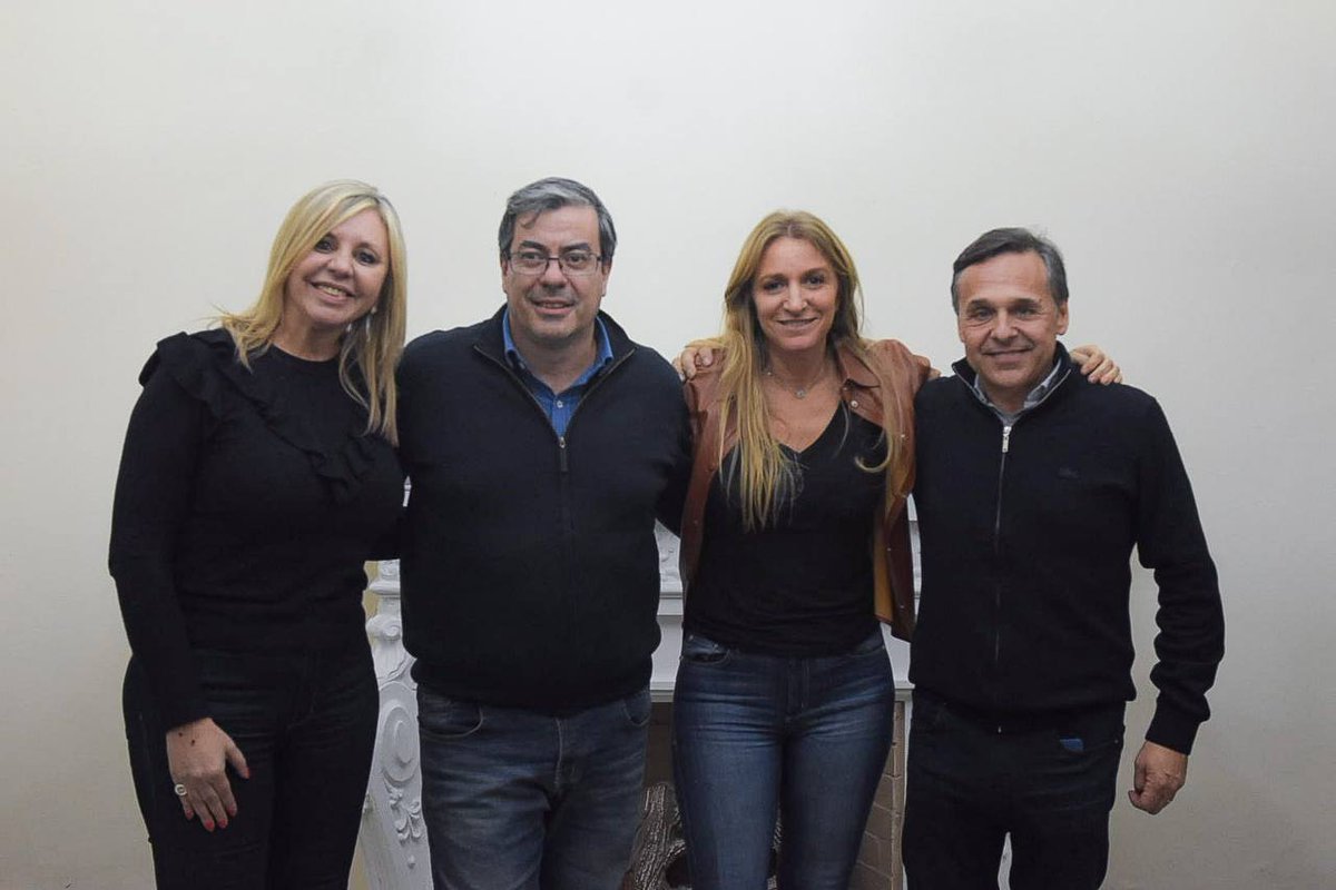 marilinsacnun's tweet photo. ✍️ Hoy asumí junto a mis compañeros y compañeras la responsabilidad de ser precandidata a Diputada Nacional en representación de @unionxlapatria por la Provincia de #SantaFe.
Vamos a seguir trabajando por el #arraigo y los sueños de los santafesinos y santafesinas ✌️🇦🇷 https://t.co/VZTm9kWkiO