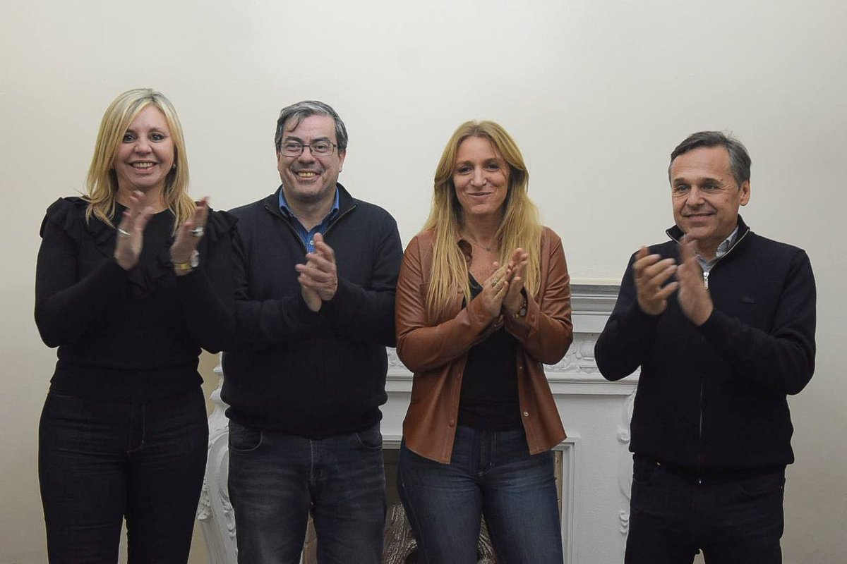 marilinsacnun's tweet photo. ✍️ Hoy asumí junto a mis compañeros y compañeras la responsabilidad de ser precandidata a Diputada Nacional en representación de @unionxlapatria por la Provincia de #SantaFe.
Vamos a seguir trabajando por el #arraigo y los sueños de los santafesinos y santafesinas ✌️🇦🇷 https://t.co/VZTm9kWkiO