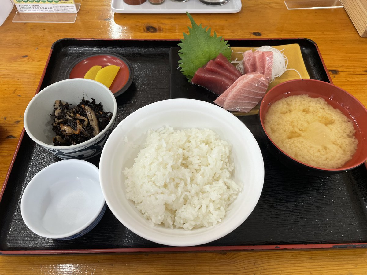 Ken_asama_tech's tweet photo. 朝から焼津まで来てます
漁港で朝飯❗️ https://t.co/fpAUUVKd6t